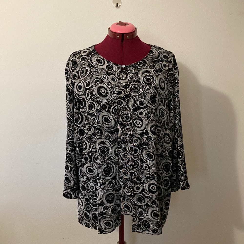 a DRESSing WOMAN 2 piece open 3/4 sleeves with sleeveless inner blouse Size 2X